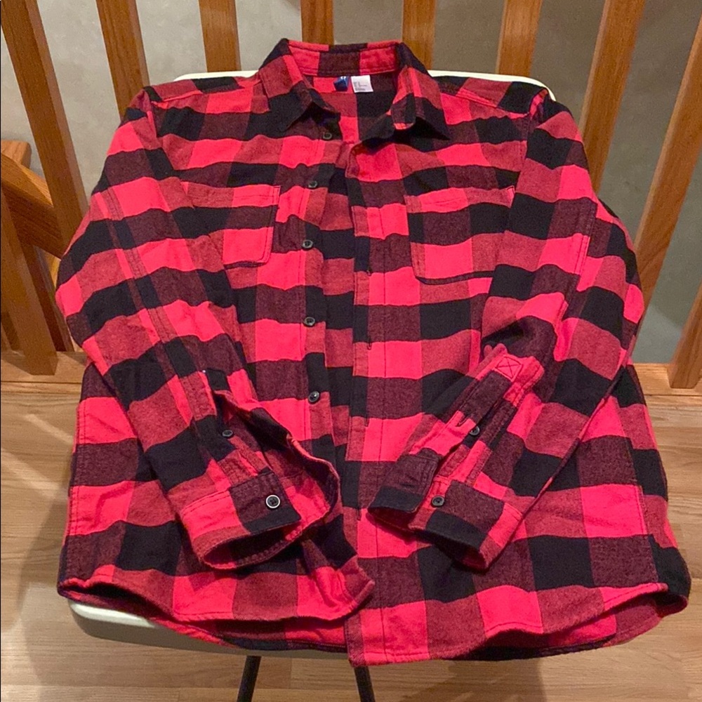 H&M “Divided” long sleeve button down shirt. Size: M. Color: Red/Black